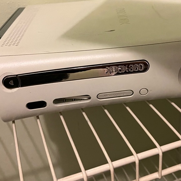 XBOX 360 Console with XBOX Lego’s Dimension game - Picture 10 of 10